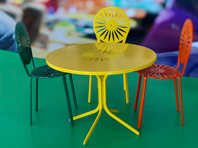 Miniature terrace table and chairs.